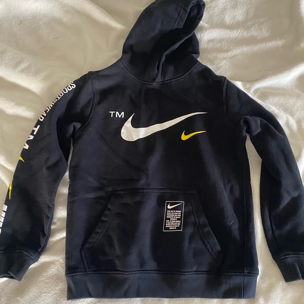 boys medium nike hoodie.